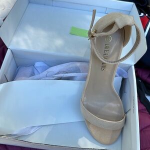 Dream Pairs open toe pump chunk heal size 8